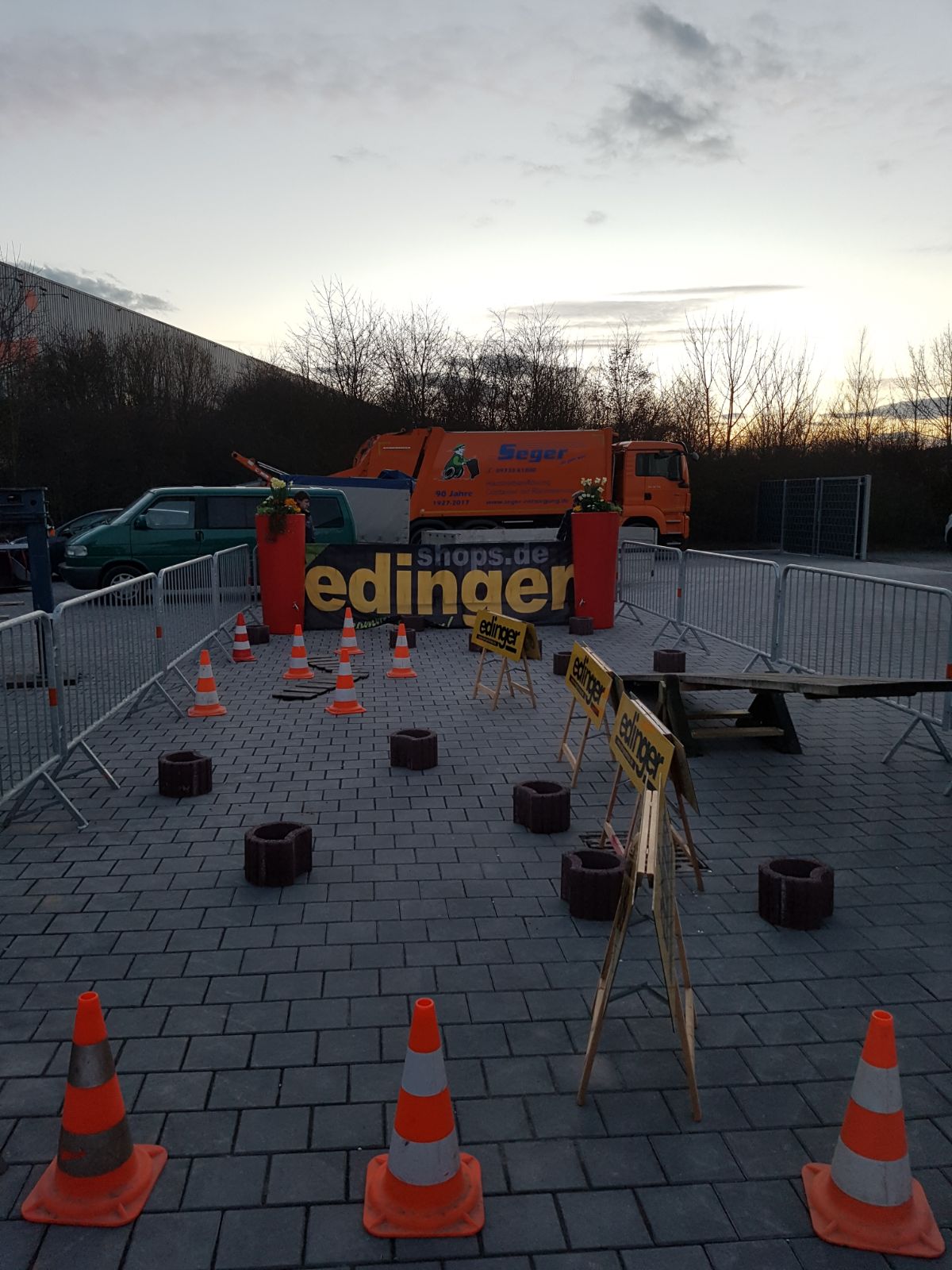 edingershops trifft auf Baumesse Gleis13 Niederlauer