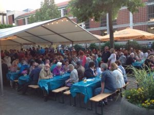 Viele Besucher bei der Lampertheimer Spargelrunde