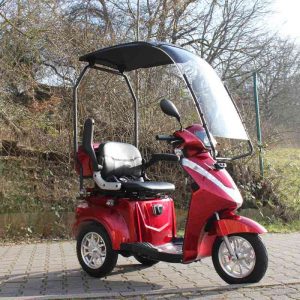 Seniorenmobil-mit Dach-Dreirad, Seniorenroller rot-draußen