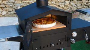 Pizza - Holzbackofen Vulcano 2 von Freiluftküche